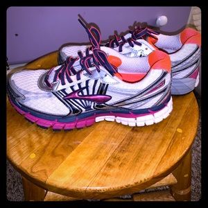 Brooks size 7